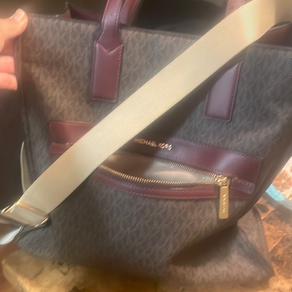 Michael kors large purse with crossbody strap brand new